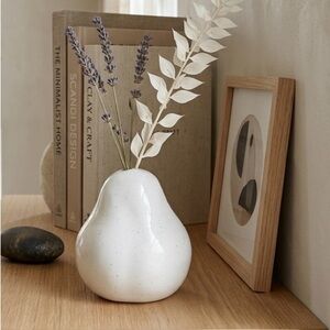 Modern Speckled Ceramic Pear Vase – Minimalist Bud Vase – White